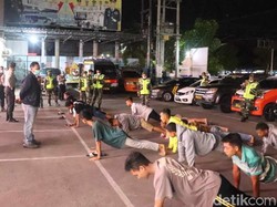 Bandel Nongkrong di Warung, 18 Remaja di Tulungagung Dihukum Push Up