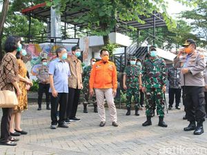 3 Perumahan di Surabaya Terapkan Physical Distancing, Batasi Warga Luar Masuk 3 Perumahan di Surabaya Terapkan Physical Distancing, Batasi Warga Luar Masuk