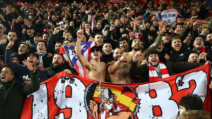 Atletico Madrid Fans LIVERPOOL, ENGLAND - MARCH 11: Atletico Madrid fans celebrate victory after the UEFA Champions League round of 16 second leg match between Liverpool FC and Atletico Madrid at Anfield on March 11, 2020 in Liverpool, United Kingdom. (Photo by Julian Finney/Getty Images)