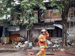 Api yang Membakar Empat Bangunan di Jalan Manyar Berhasil Dipadamkan