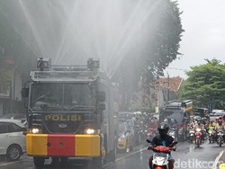 Personel Gabungan Sterilisasi Kota Kediri Tekan Penyebaran Corona