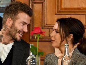 Di Rumah Saja, David dan Victoria Beckham Sibuk Bikin Kue