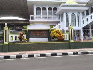 Sebagian Masjid di Kota Blitar Masih Gelar Jumatan di Tengah Wabah Corona