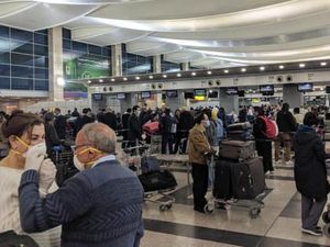 Kebiasaan Pakai Masker Seperti Ini Bikin Heran Pakar