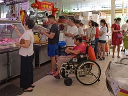 Sengaja Berdiri Terlalu Dekat Orang Lain Terancam Bui di Singapura