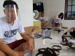 Salut! Warga Klaten Ini Bikin APD Corona dan Dibagi Gratis ke 60 RS