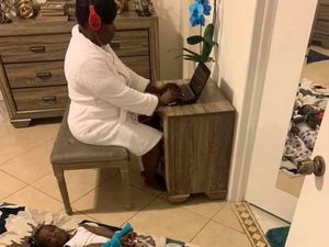 Kocak, Beginilah Jadinya Saat Para Ortu Kerja dari Rumah Sambil Jaga Anak