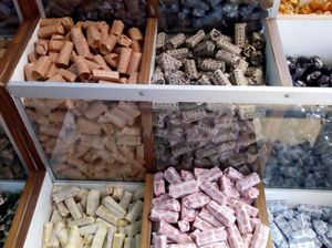 Dodol Garut, Sejarah dan Asal Usul Buah Tangan Khas Garut Dodol Garut, Sejarah dan Asal Usul Buah Tangan Khas Garut
