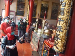 Wali Kota Mojokerto Pimpin Penyemprotan Disinfektan ke Fasilitas Publik