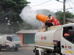3000 Relawan Dikerahkan untuk Semprot Disinfektan di Jakarta 3000 Relawan Dikerahkan untuk Semprot Disinfektan di Jakarta