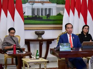 Potret Jokowi Mengikuti KTT G20 Secara Virtual Potret Jokowi Mengikuti KTT G20 Secara Virtual