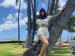 Sedang Ultah, Lihat Pesona Lisa Blackpink Saat Pamer Kaki Jenjang