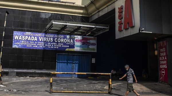 Sebagian Kios di Pasar Tanah Abang Mulai Ditutup Hari Ini