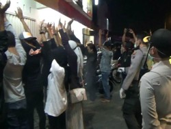 Bandel di Tengah Wabah Corona, Ratusan Muda-mudi Diamankan ke Kantor Polisi