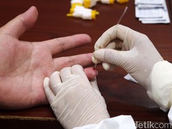 Masuk Kategori B, Puluhan Jurnalis Ikuti Rapid Test di Gedung Sate