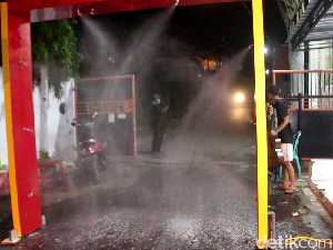 Cegah Wabah Corona, Warga Parepare Bangun Gerbang Disinfektan Otomatis