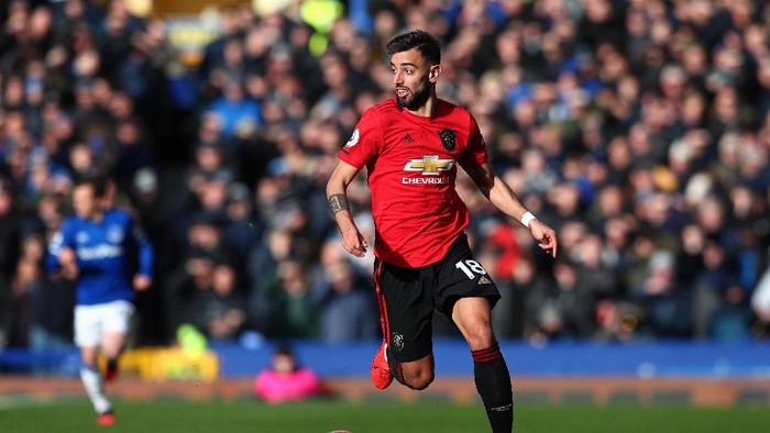 LIVERPOOL, ENGLAND - MARCH 01: Bruno Fernandes of Manchester United in action during the Premier League match between Everton FC and Manchester United at Goodison Park on March 01, 2020 in Liverpool, United Kingdom. (Photo by Jan Kruger/Getty Images)