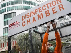 Baznas DKI Serahkan Bilik Desinfektan ke Pemprov