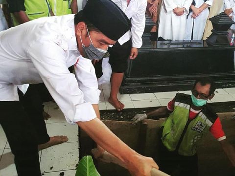 Viral Jokowi Menangis Memelas karena Ibunda Wafat, Bikin Terenyuh