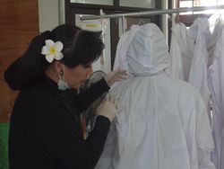Dihantam Pandemi, Anne Avantie Sebar APD untuk Tenaga Medis Dihantam Pandemi, Anne Avantie Sebar APD untuk Tenaga Medis