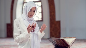 Doa untuk Kedua Orang Tua: Arab, Latin, dan Artinya