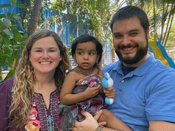 Datang ke India buat Adopsi Anak, Malah Tak Bisa Pulang