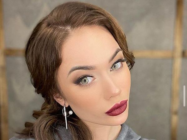 Sosok Presenter TV yang Dikritik, Pakai Baju dari Tisu Toilet Saat Corona