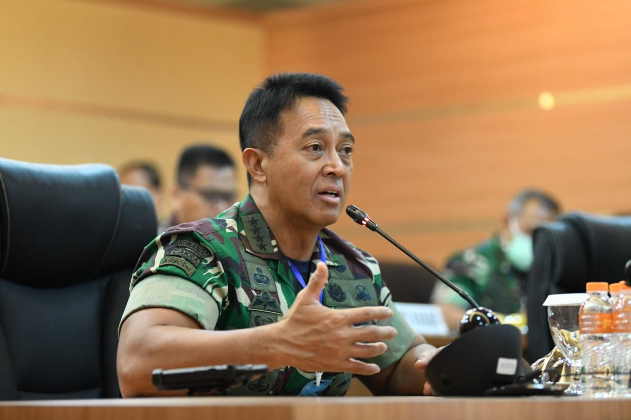 Kepala Staf Angkatan Darat (KSAD) Jenderal TNI Andika Perkasa menggelar video konferensi dengan pejabat RSPAD Gatot Soebroto di Mabes TNI AD. Dalam video konferensinya, KSAD Jenderal Andika memastikan kesiapan jajaran RSPAD Gatot Soebroto di tengah wabah Covid 19.