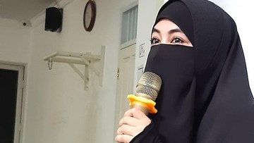 Ummi Pipik soal Heboh Video Menikah dengan Ustaz Maulana: Hoax!