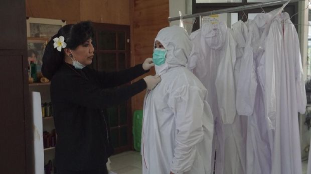 Anne Avantie produksi APD dan disumbangkan