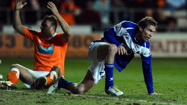 Alexander Hleb berkelakar Messi dan Ronaldo sebaiknya bermain di Liga Belarusia. (