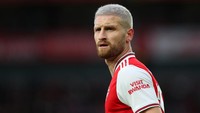 Di nomor 8 ada Shkodran Mustafi yang dibeli dari Valencia di tahun 2016 seharga 36,9 juta paun atau setara Rp 691 miliar (Getty Images/Catherine Ivill)