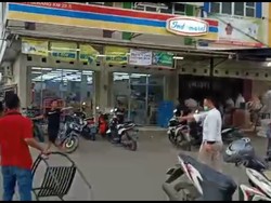 Pria Berpisau di Tangerang Lawan Polisi Coba Bunuh Ibu, Begini Kisahnya