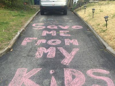 Momen Kocak Netizen saat Harus Jaga Anak Sambil Work from Home