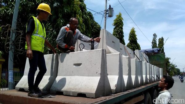 Ini Penampakan Beton Pemblokir Jalan Jelang Tegal Lockdown