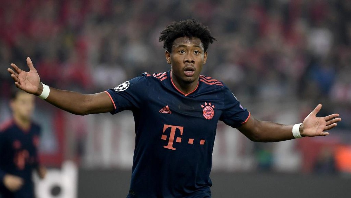 Bayern Munich dikabarkan berminat menukar David Alaba dengan winger Man City Leroy Sane. (Foto: AFP/ARIS MESSINIS)