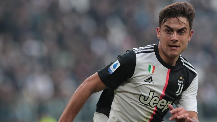TURIN, ITALY - FEBRUARY 16:  Paulo Dybala of Juventus looks on during the Serie A match between Juventus and Brescia Calcio at Allianz Stadium on February 16, 2020 in Turin, Italy.  (Photo by Emilio Andreoli/Getty Images)