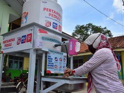 Pertamina Salurkan Bantuan Alat Kesehatan untuk Tanggulangi Corona