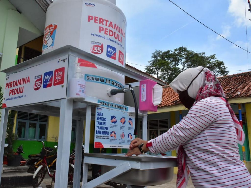 Pertamina Salurkan Bantuan Alat Kesehatan untuk Tanggulangi Corona Pertamina Salurkan Bantuan Alat Kesehatan untuk Tanggulangi Corona