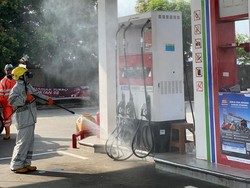 Cegah Corona Merebak, 163 SPBU di Tangerang Disemprot Disinfektan