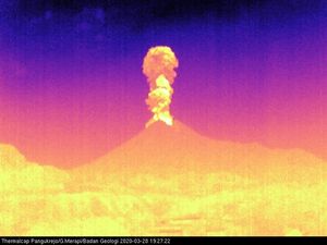 Gunung Merapi Erupsi Lagi Malam Ini