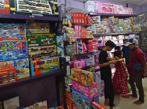 Penjualan Mainan di Pasar Gembrong Terdampak Pandemi Corona