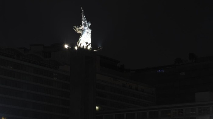 Peringatan Earth Hour 2020 di Berbagai Negara Beberapa negara di dunia peringati Earth Hour 2020 pada Sabtu (28/3) malam. Saat perayaan itu lampu yang menerangi rumah maupun banguna dimatikan sementara.