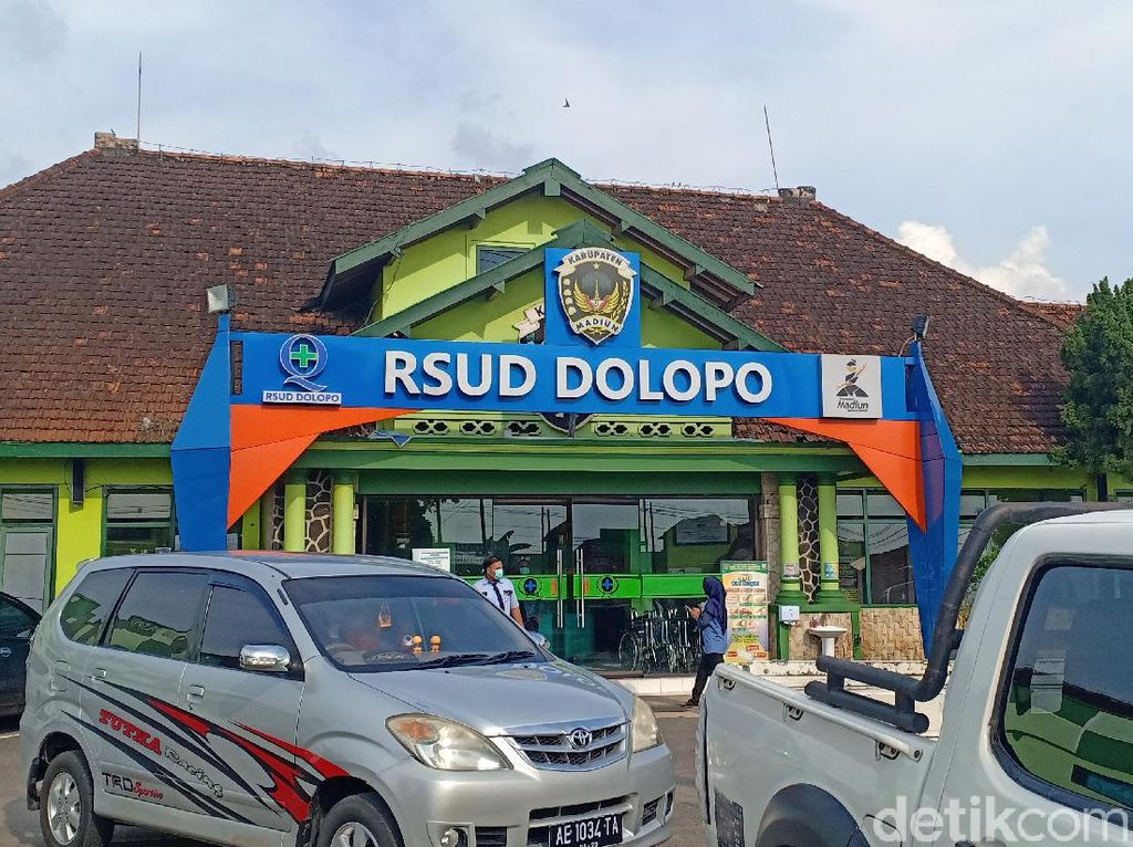 Satu Keluarga di Madiun Dievakuasi ke RSUD Dolopo Karena Demam Satu Keluarga di Madiun Dievakuasi ke RSUD Dolopo Karena Demam