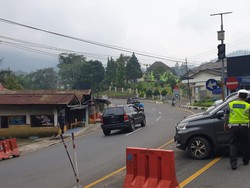 Corona Pandemi, Polisi Cianjur Sekat-Pulangkan Mobil dari Luar Daerah