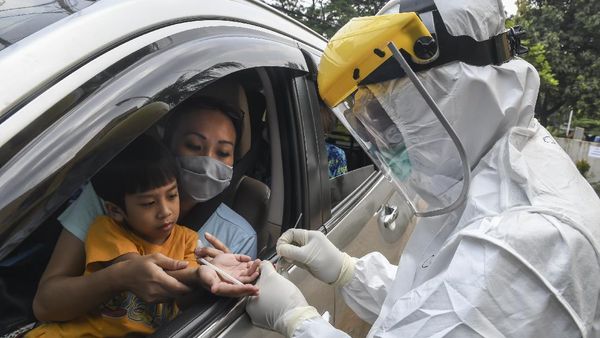 Tes Corona Via Drive-Thru Diterapkan di Depok