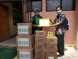 10 Ribu Masker Dibagikan ke Paramedis di Bandung Raya