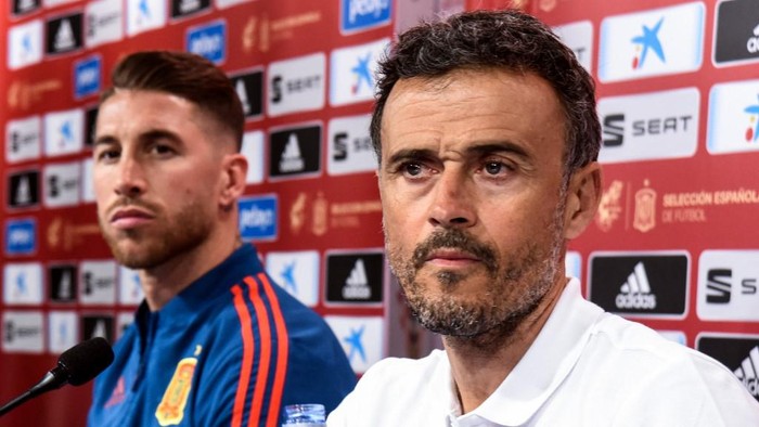 Spains national football team head coach Luis Enrique (R) and defender Sergio Ramos attend  a press conference at the Maksimir stadium in Zagreb on November 14, 2018 on the eve of the UEFA Nations League football match against Croatia. (Photo by - / AFP)