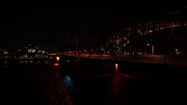 Potret Berbagai Negara Gelap Gulita Saat Earth Hour 2020