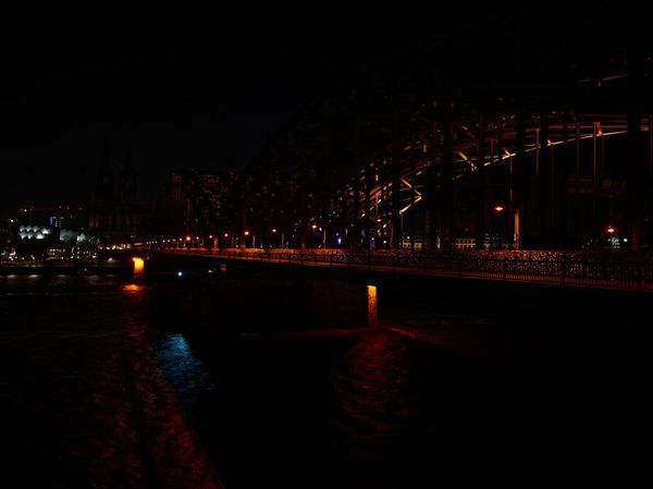 Potret Berbagai Negara Gelap Gulita Saat Earth Hour 2020